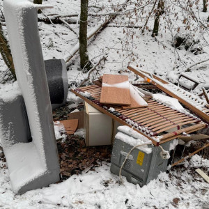 Illegale Sperrmüllablagerung vergrössern