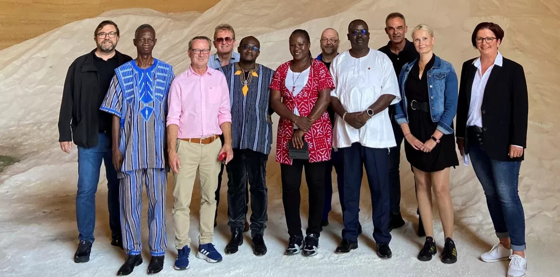 Gruppenfoto beim Besuch der Delegation aus Burkina Faso beim HEB