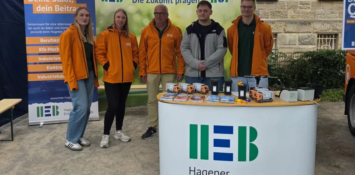 Mitarbeitende des HEB bei der Ausbildungsmesse